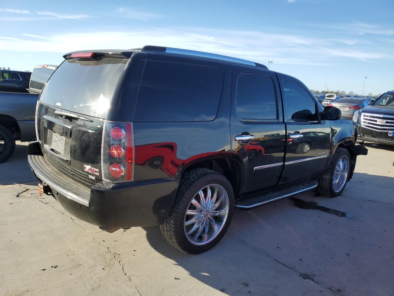 2009 GMC Yukon VIN 1GKFK03209R232273 Copart auction photo, front end damage thumbnail 3