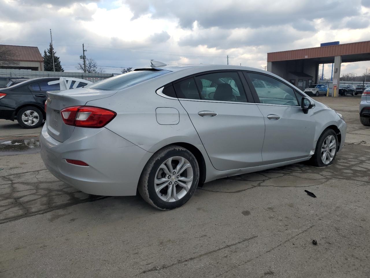 2019 Chevrolet Cruze VIN 1G1BE5SM8K7114984 Copart auction photo, front end / side damage thumbnail 3
