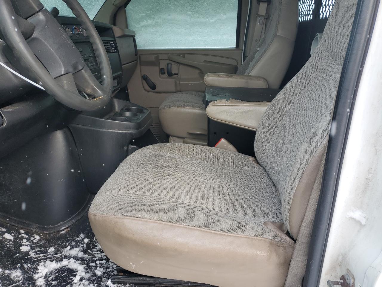 2007 Chevrolet Express VIN 1GCFG15X471218030 Copart auction photo, front end / side damage thumbnail 12