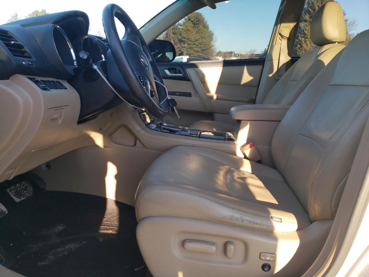 2012 Toyota Highlander VIN 5TDBK3EH8CS125574 Copart auction photo, side / front end damage thumbnail 7