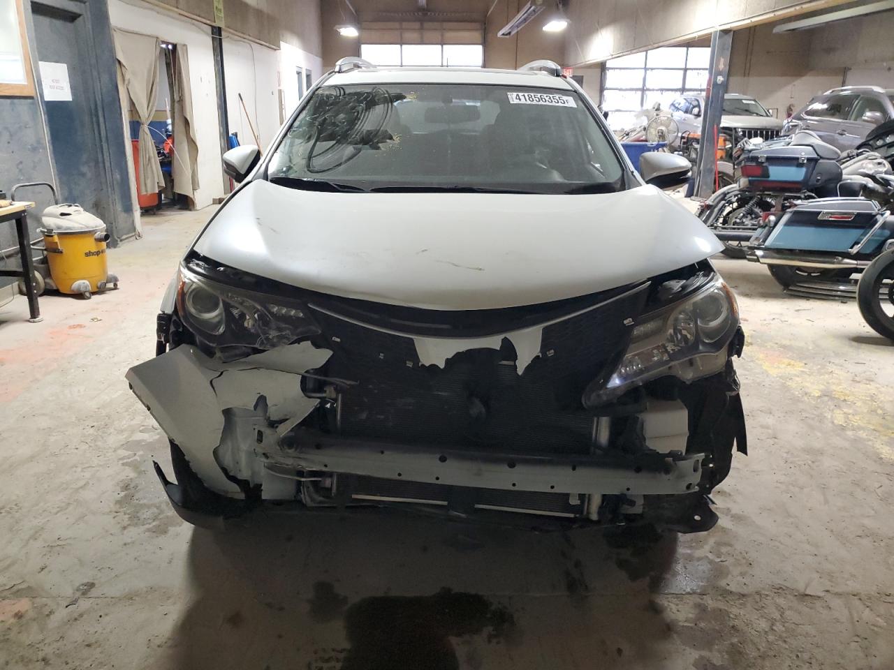 2015 Toyota RAV 4 VIN JTMYFREV2FJ027424 Copart auction photo, front end / minor dent/scratches damage thumbnail 5