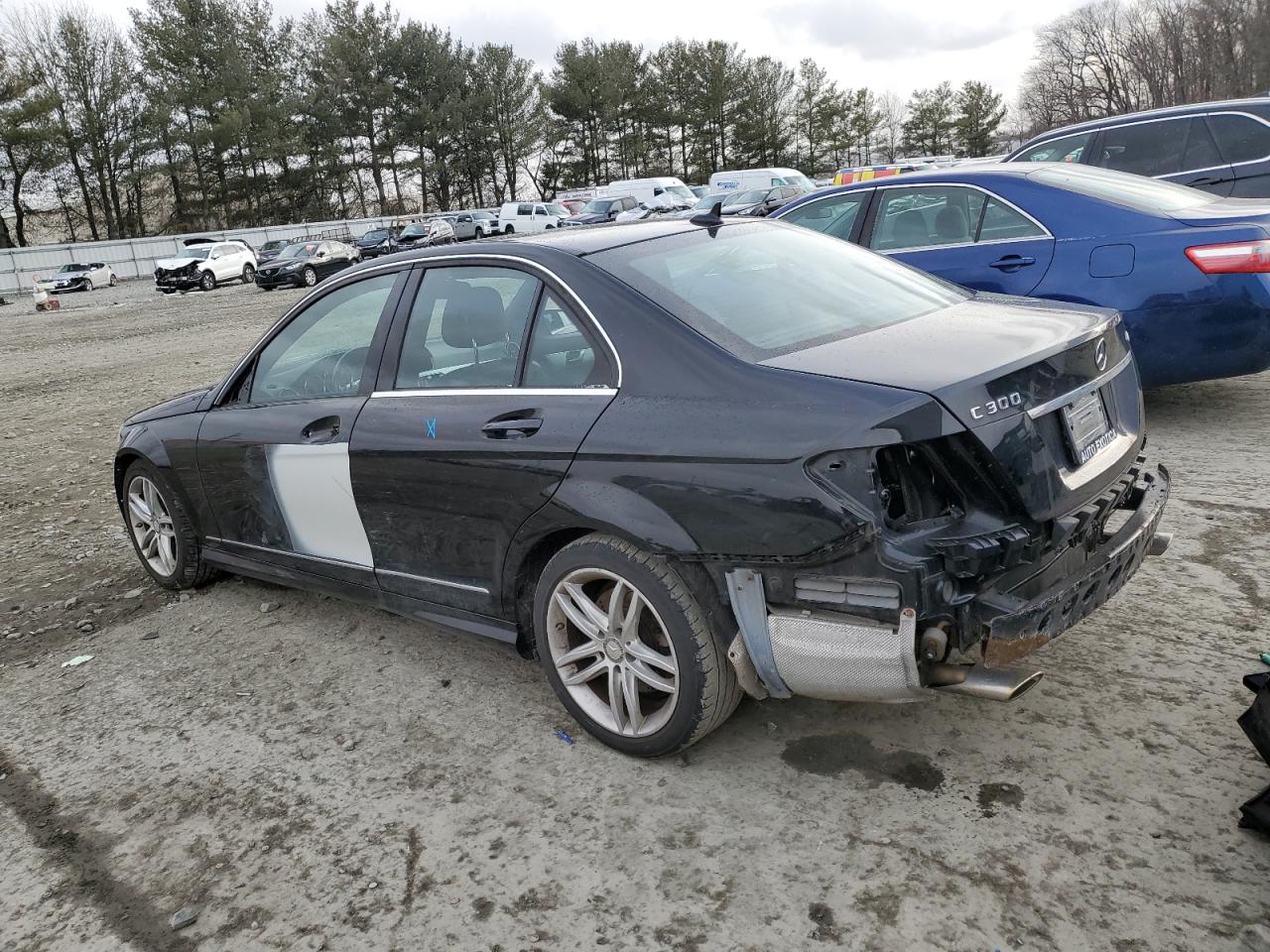 2013 Mercedes-Benz C-klasse VIN WDDGF8AB6DA837899 Copart auction photo, front end damage thumbnail 2
