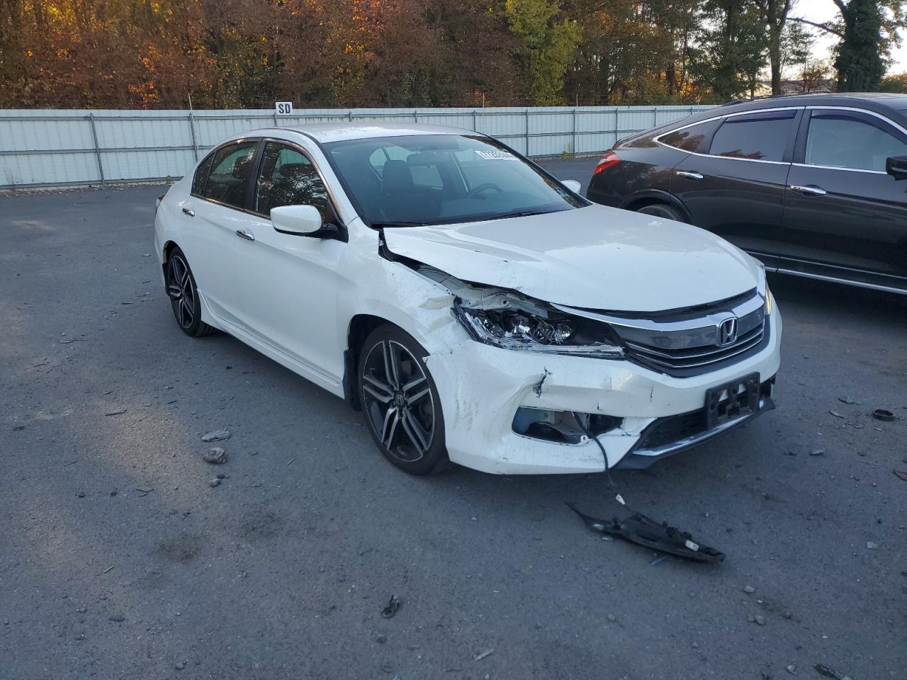 2017 Honda Accord VIN 1HGCR2F58HA265225 Copart auction photo, front end damage thumbnail 4