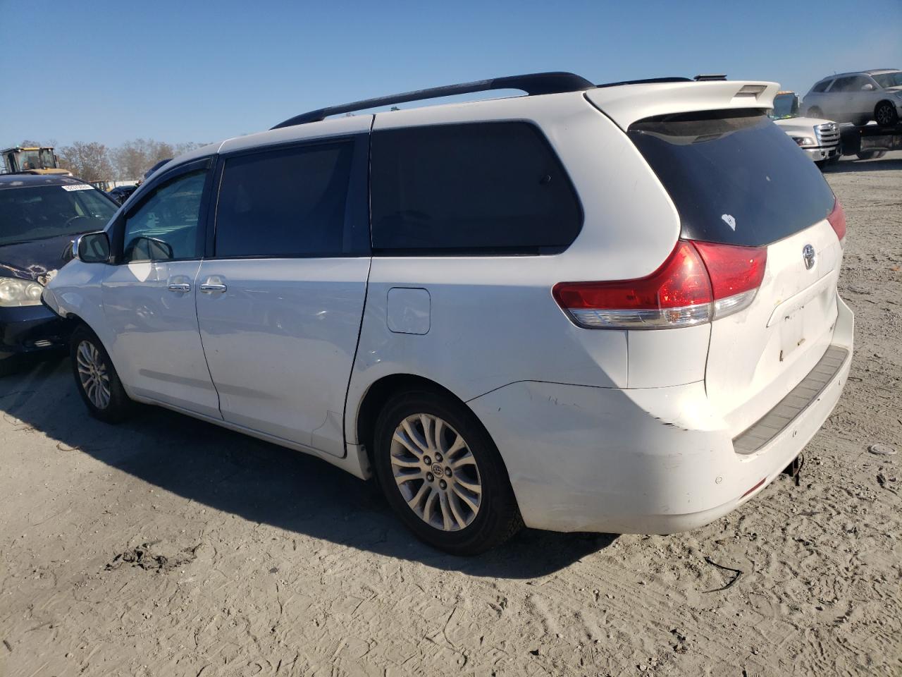 2013 Toyota Sienna VIN 5TDYK3DC1DS402552 Copart auction photo, front end / side damage thumbnail 2