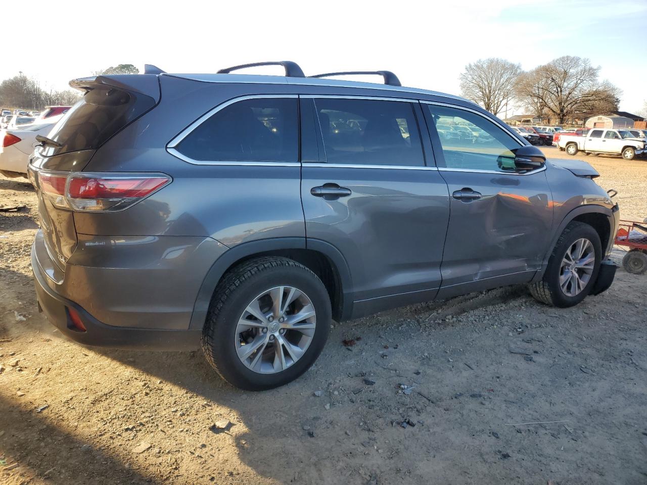 2015 Toyota Highlander VIN 5TDKKRFH0FS090132 Copart auction photo, front end / side damage thumbnail 3