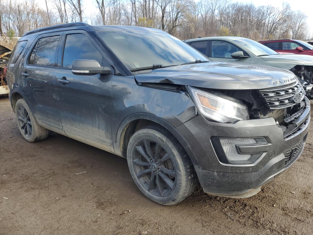 2017 Ford Explorer VIN 1FM5K8D82HGD84554 Copart auction photo, front end / minor dent/scratches damage thumbnail 4