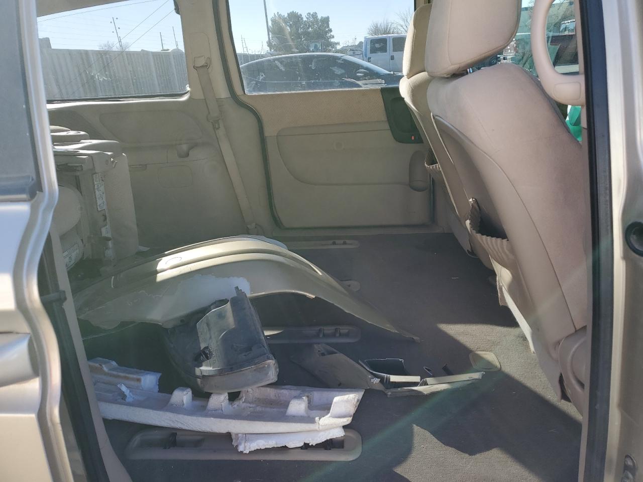 2008 Hyundai Entourage VIN KNDMC233086044132 Copart auction photo, front end / side damage thumbnail 11