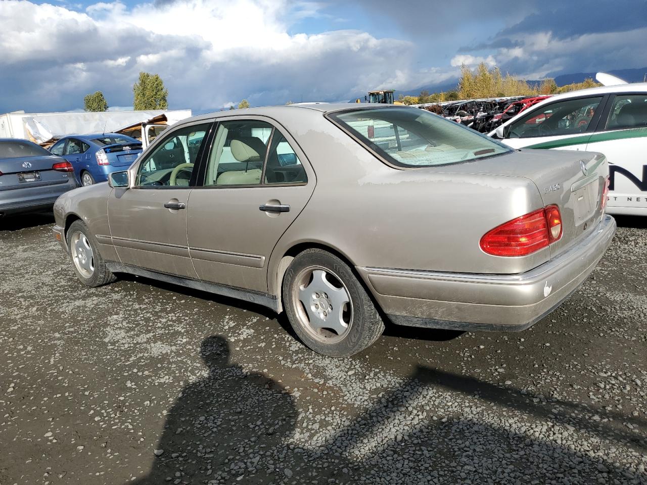 1999 Mercedes-Benz E-klasse VIN WDBJF70H2XA874368 Copart auction photo, front end / undercarriage damage thumbnail 2