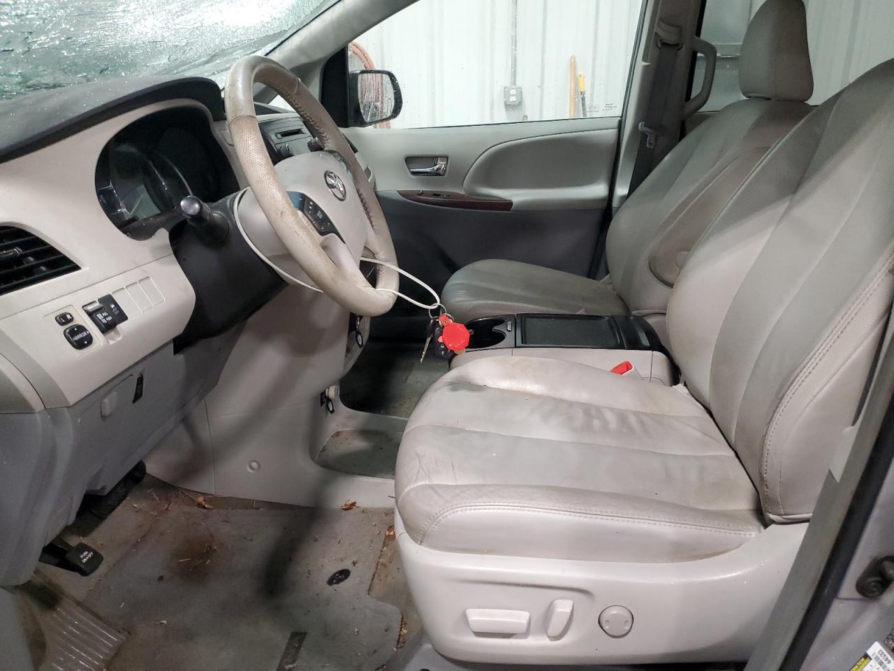 2013 Toyota Sienna VIN 5TDYK3DC2DS391397 Copart auction photo, front end / rear end damage thumbnail 7