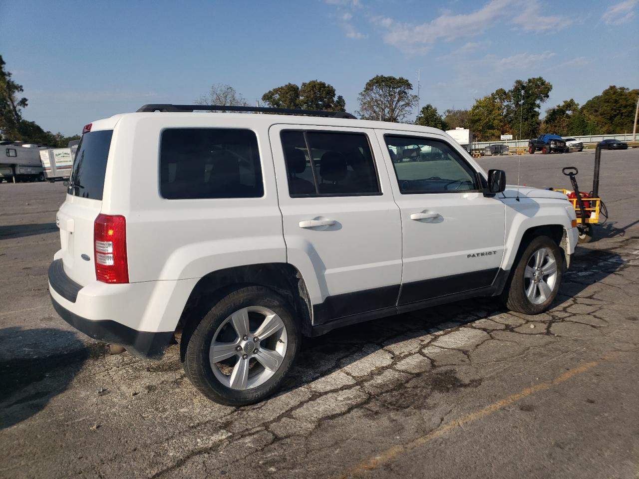 2017 Jeep Liberty (Patriot) VIN 1C4NJPFB2HD183670 Copart auction photo, front end damage thumbnail 3
