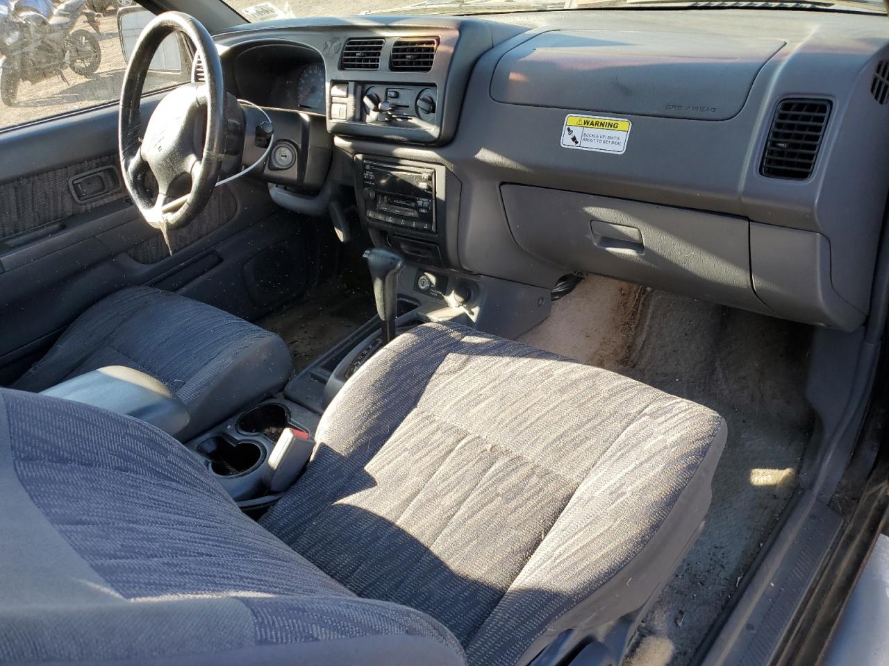 2000 Nissan Navara (Frontier) VIN 1N6ED26TXYC312261 Copart auction photo, front end / minor dent/scratches damage thumbnail 8