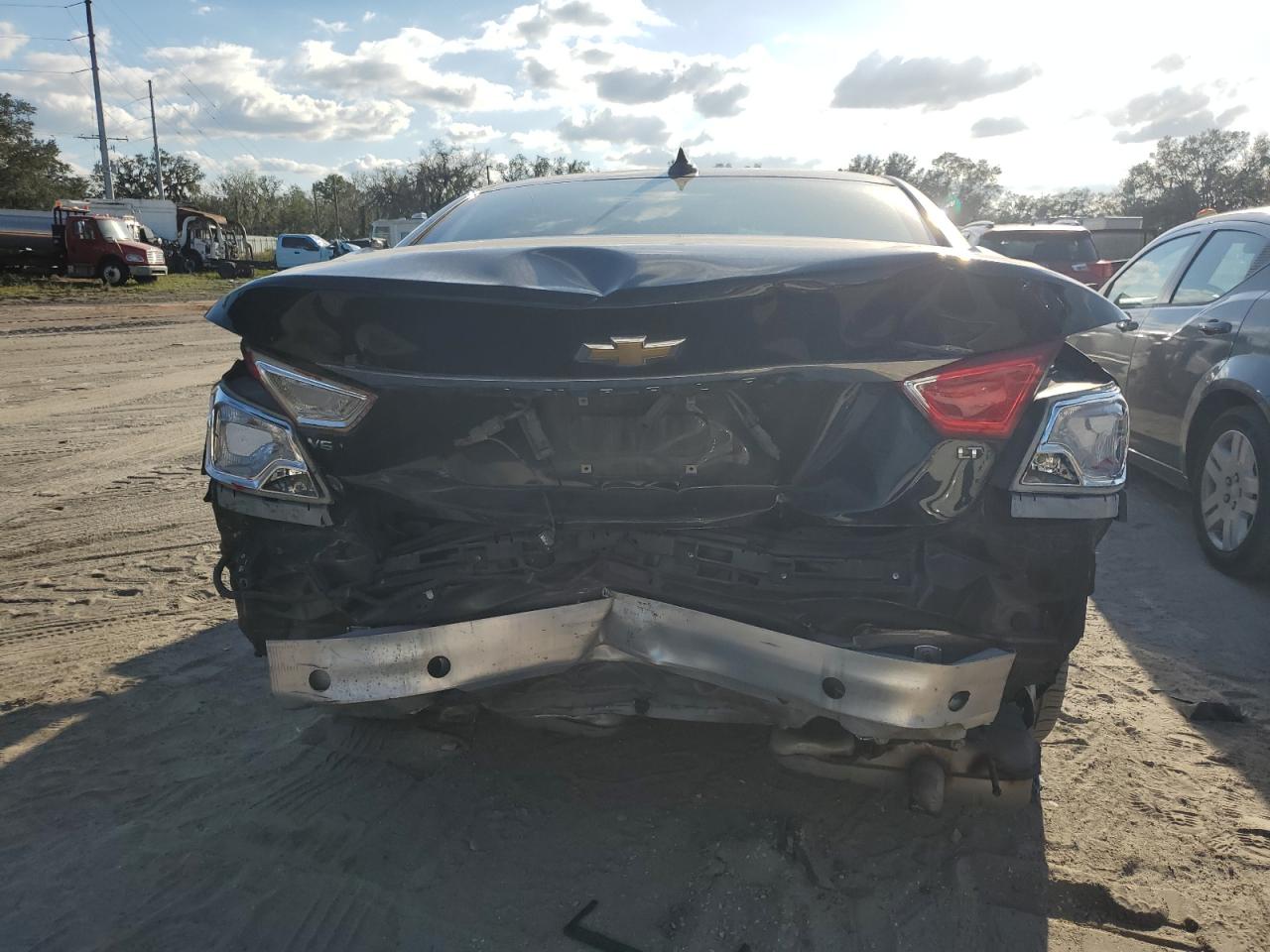2018 Chevrolet Impala VIN 2G1105S33J9117287 Copart auction photo, front end / rear end damage thumbnail 6