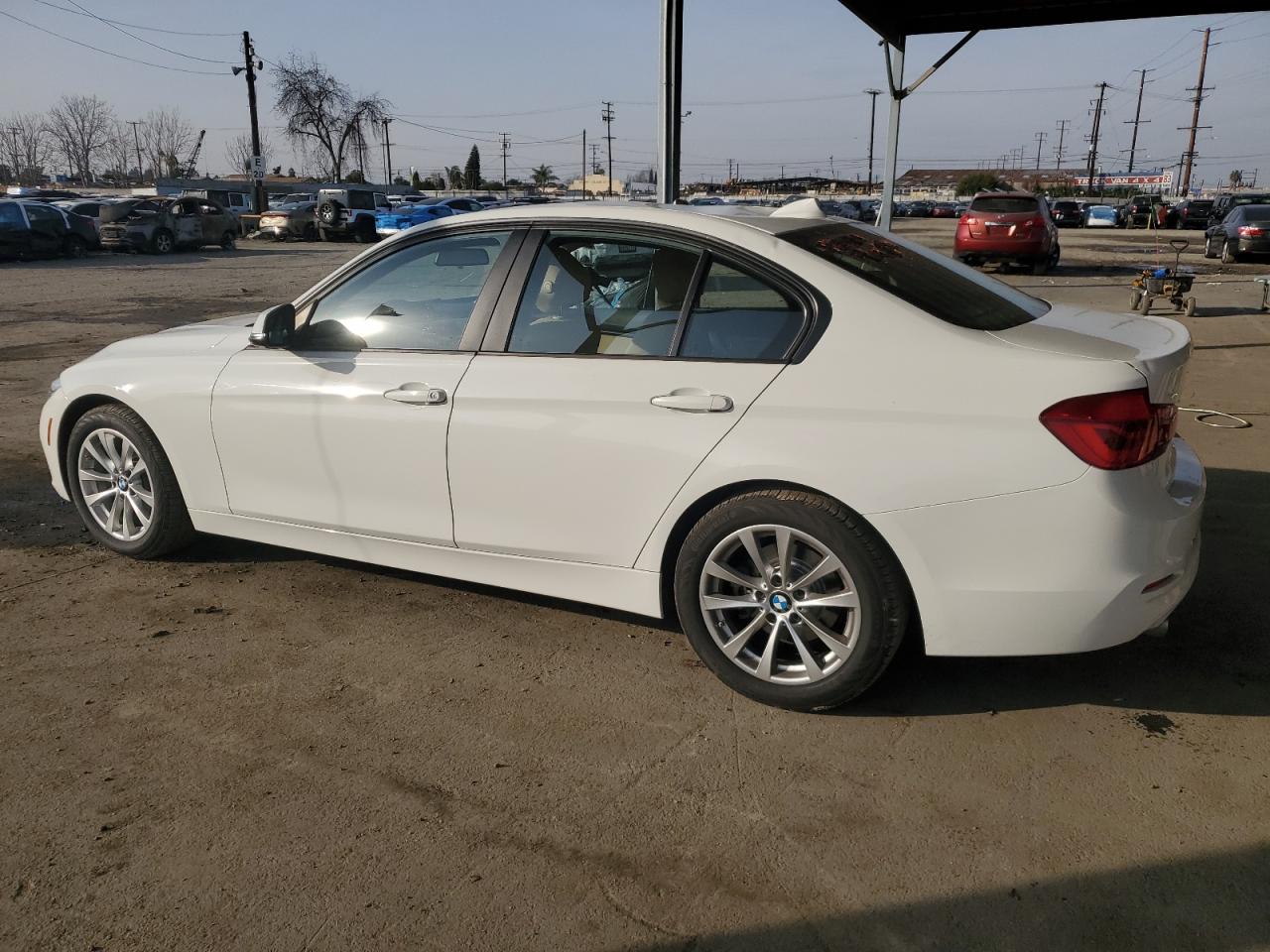 2017 BMW 3er VIN WBA8E1G50HNU15147 Copart auction photo, rear end damage thumbnail 2