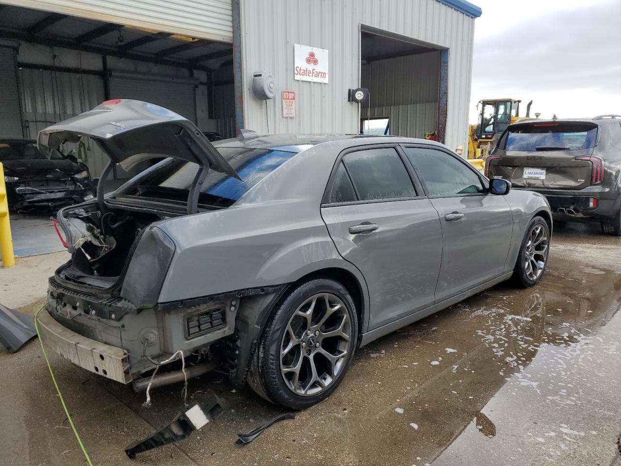 2017 Chrysler 300 VIN 2C3CCABG2HH663635 Copart auction photo, rear end damage thumbnail 3