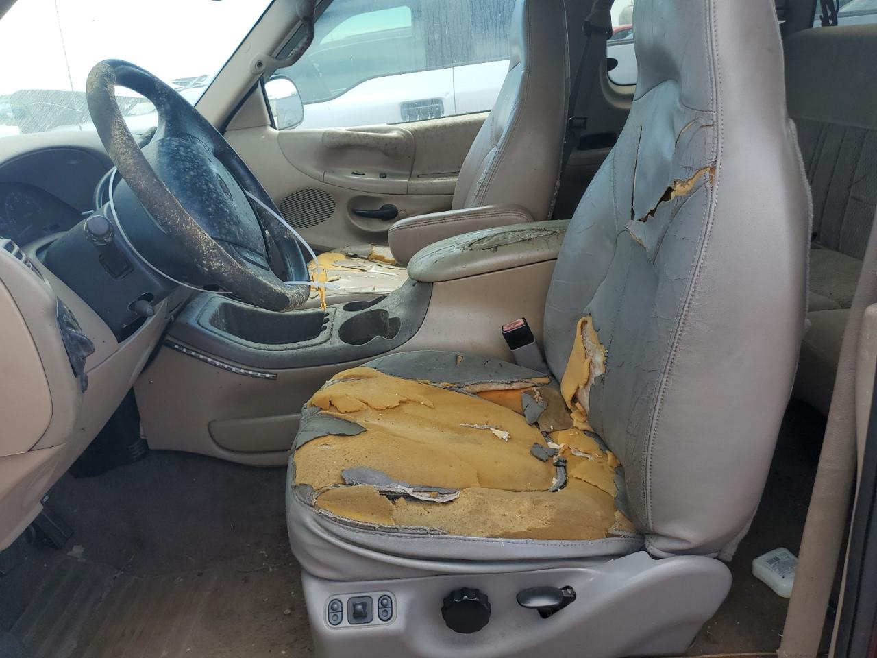 1998 Ford F-150 VIN 1FTZX07W5WKB49482 Copart auction photo, water/flood damage thumbnail 7