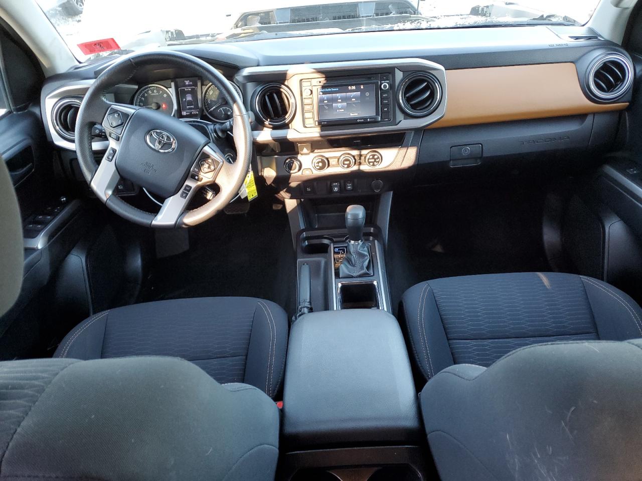 2018 Toyota Tacoma VIN 3TMCZ5AN4JM124796 Copart auction photo, rear end / minor dent/scratches damage thumbnail 8