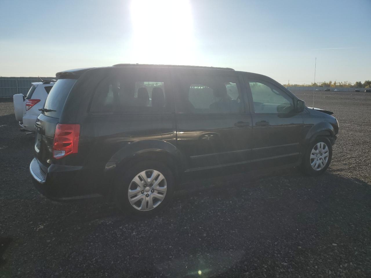 2016 Dodge Caravan VIN 2C4RDGBG6GR393193 Copart auction photo, front end / minor dent/scratches damage thumbnail 3