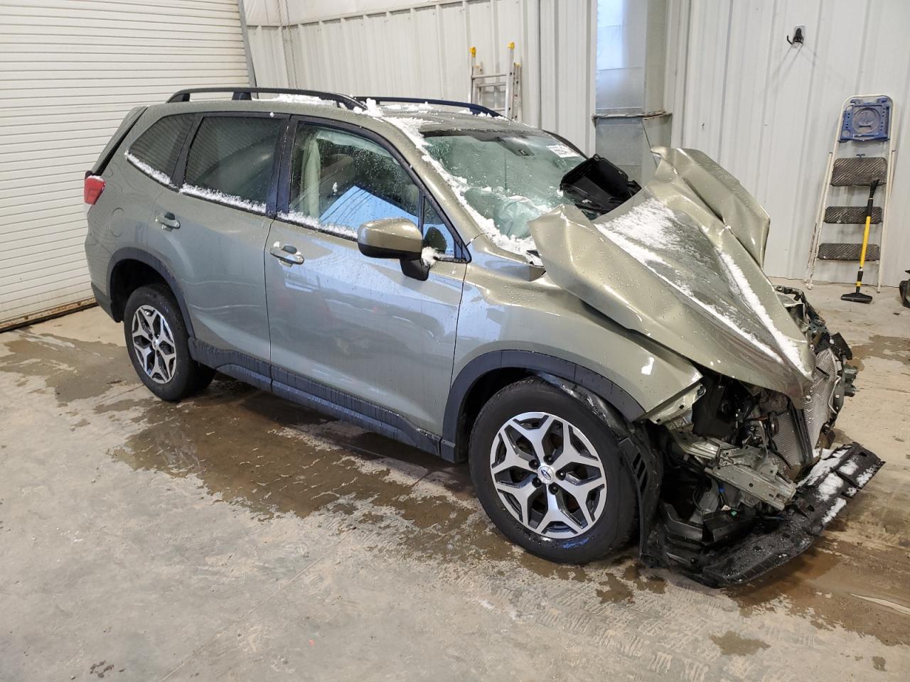 2020 Subaru Forester VIN JF2SKAJC1LH559503 Copart auction photo, all over damage thumbnail 4