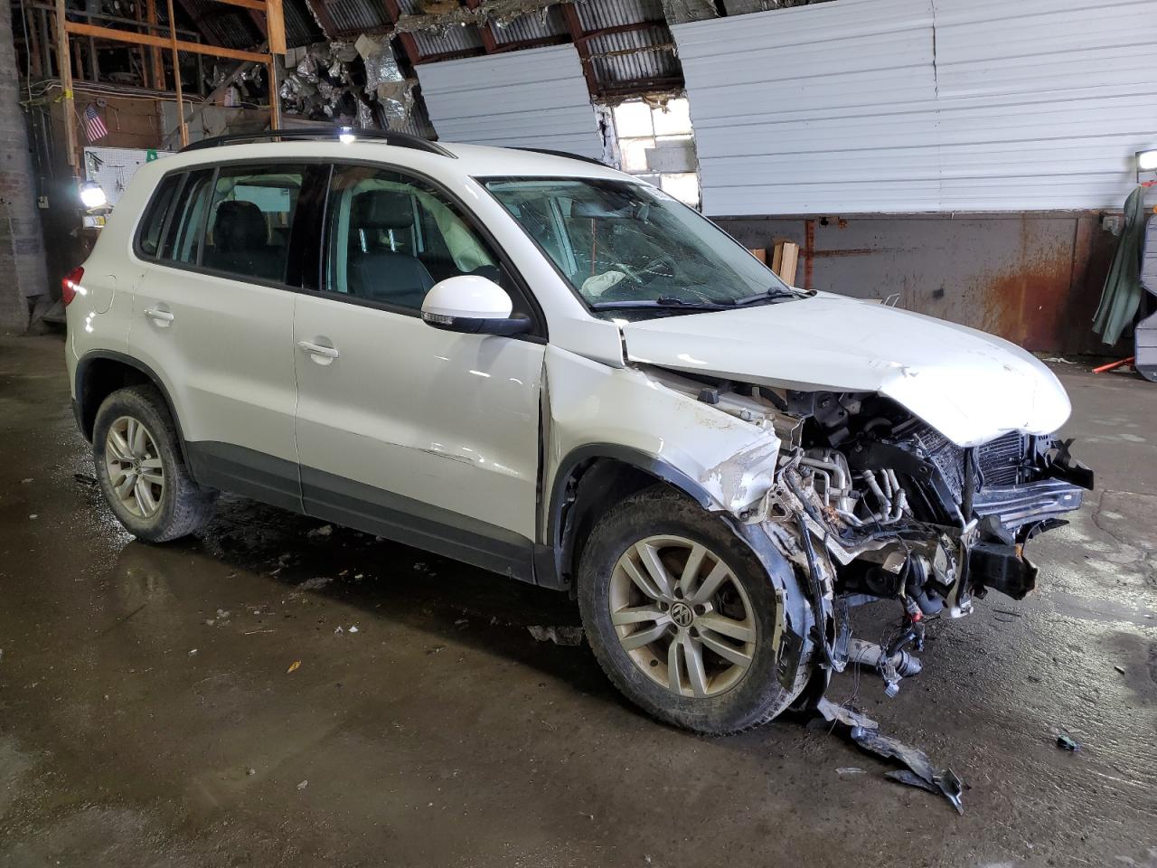 2017 Volkswagen Tiguan VIN WVGBV7AX9HK032892 Copart auction photo, front end damage thumbnail 4