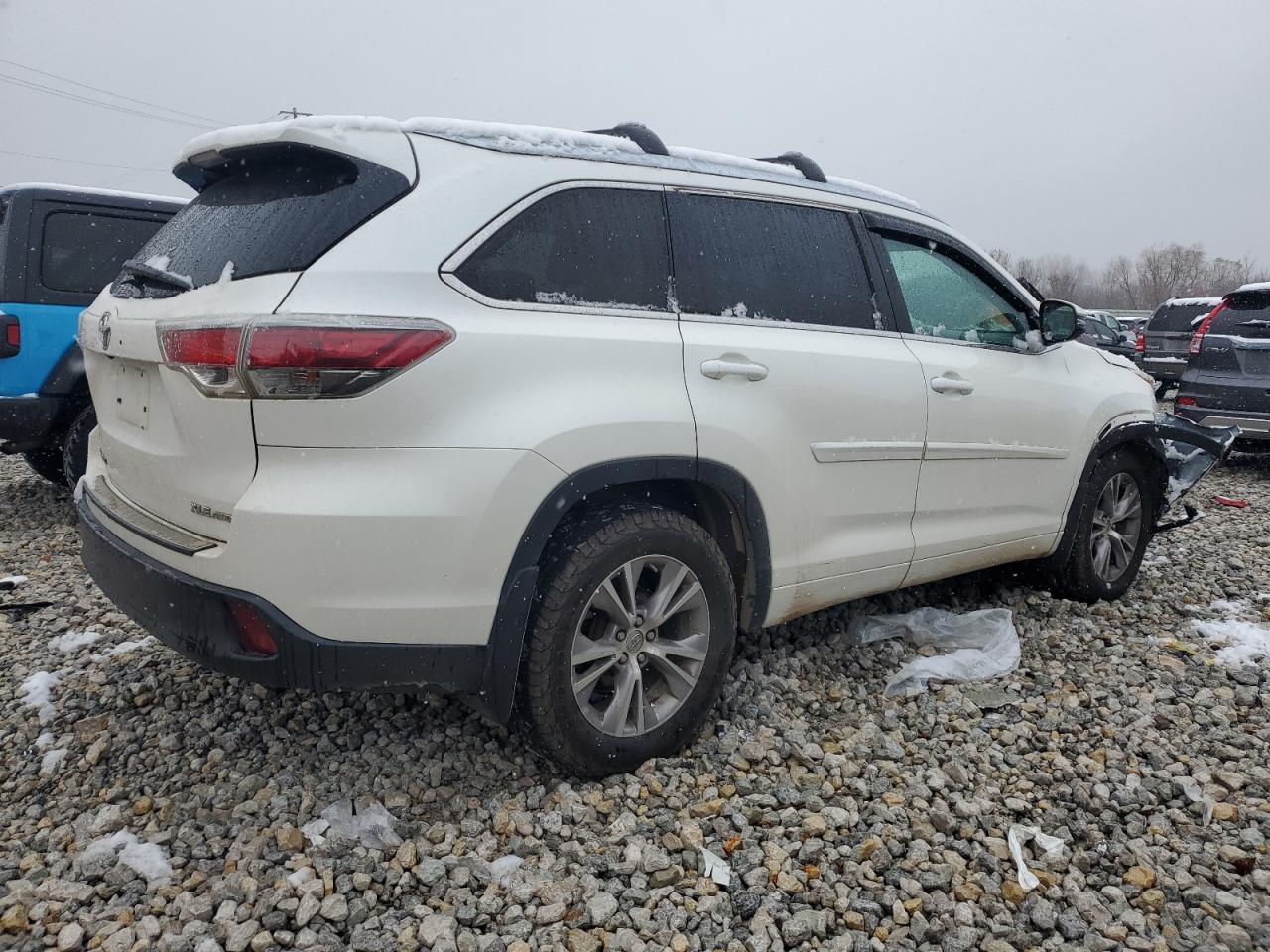2015 Toyota Highlander VIN 5TDJKRFH7FS106161 Copart auction photo, front end damage thumbnail 3