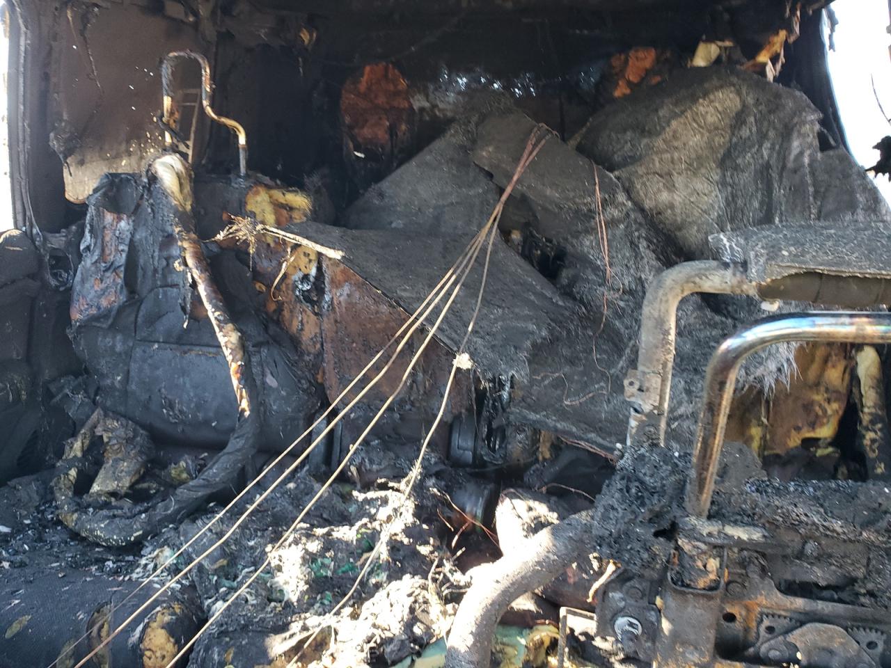 2016 Toyota Land Cruiser VIN JTMCY7AJ0G4038529 Copart auction photo, burn / burn - engine damage thumbnail 10