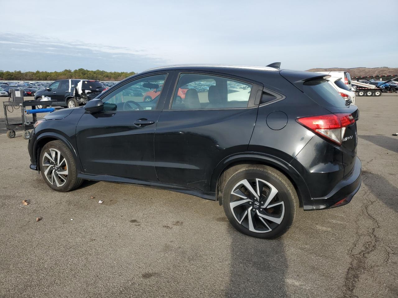 2020 Honda HR-V VIN 3CZRU6H10LM710765 Copart auction photo, front end / minor dent/scratches damage thumbnail 2