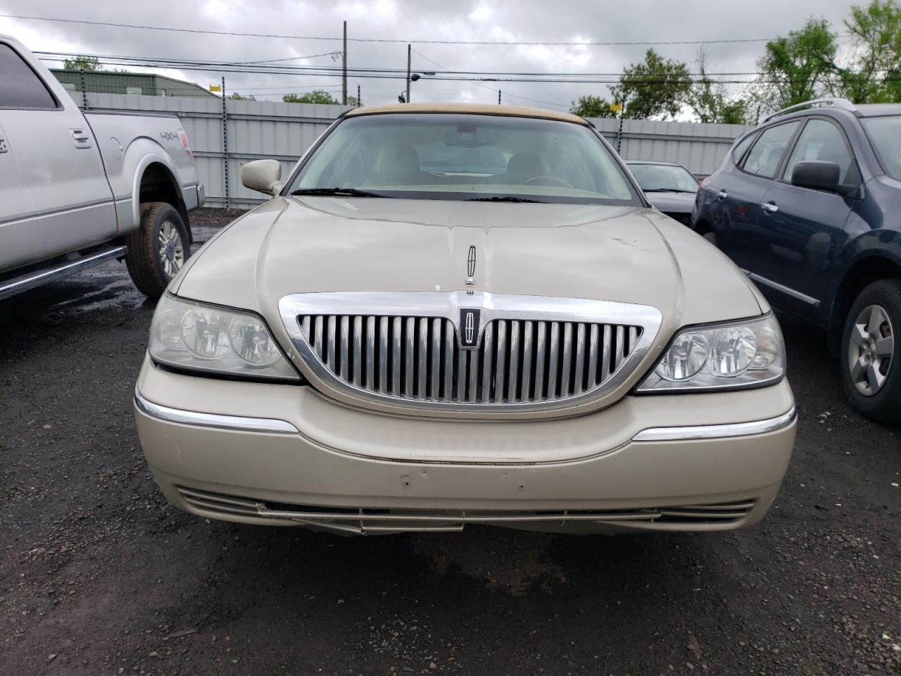 2008 Lincoln Town Car VIN 2LNHM82W68X647406 Copart auction photo, all over damage thumbnail 5