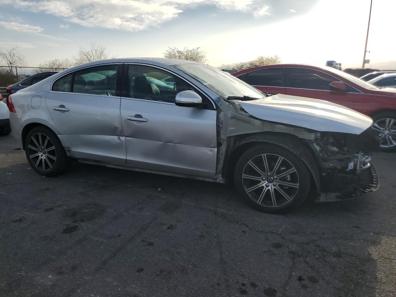 2018 Volvo S60 VIN LYV402HK6JB165395 Copart auction photo, front end / side damage thumbnail 4