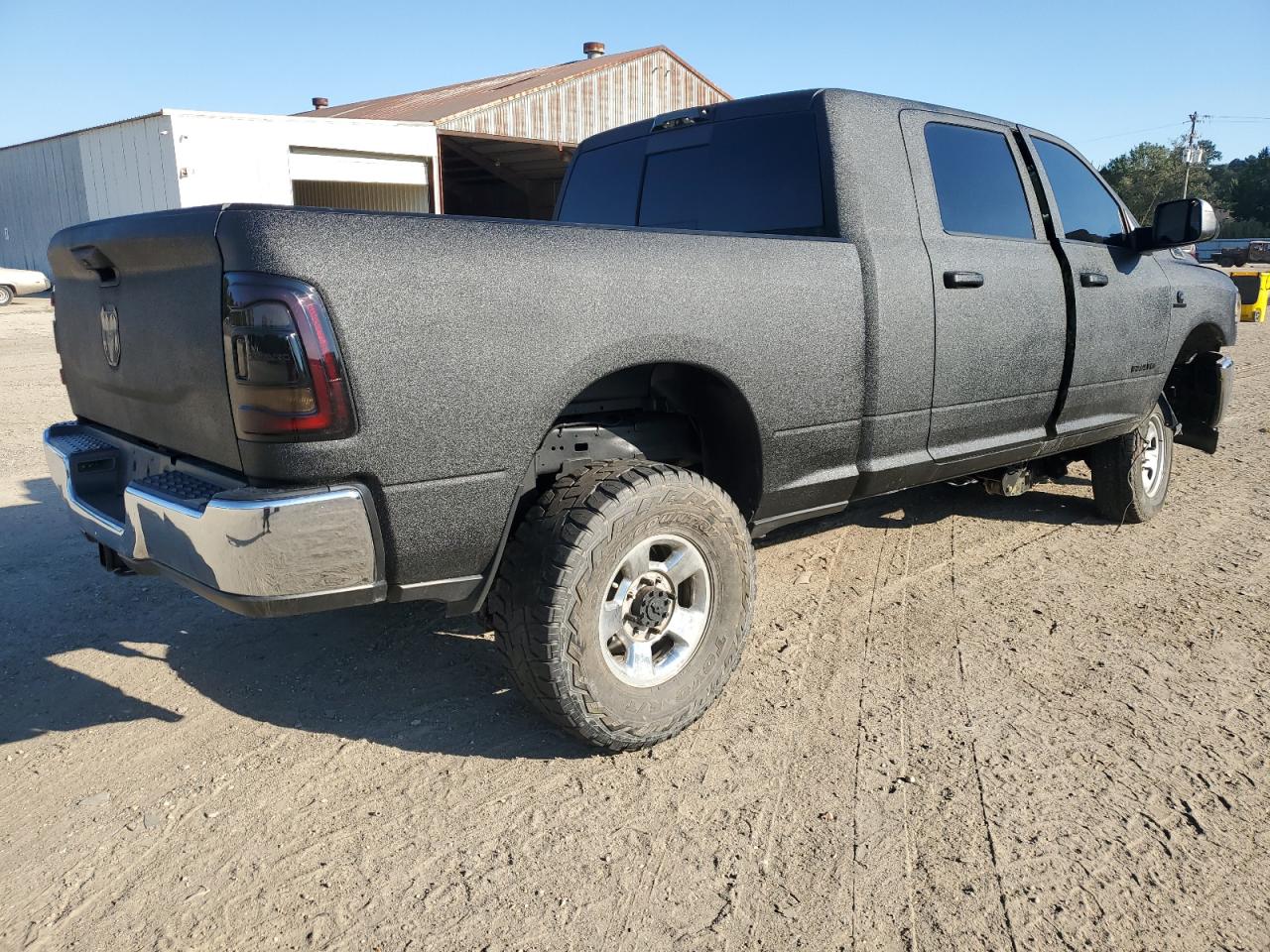 2022 RAM 2500 VIN 3C6UR5ML4NG319551 Copart auction photo, undercarriage / minor dent/scratches damage thumbnail 3