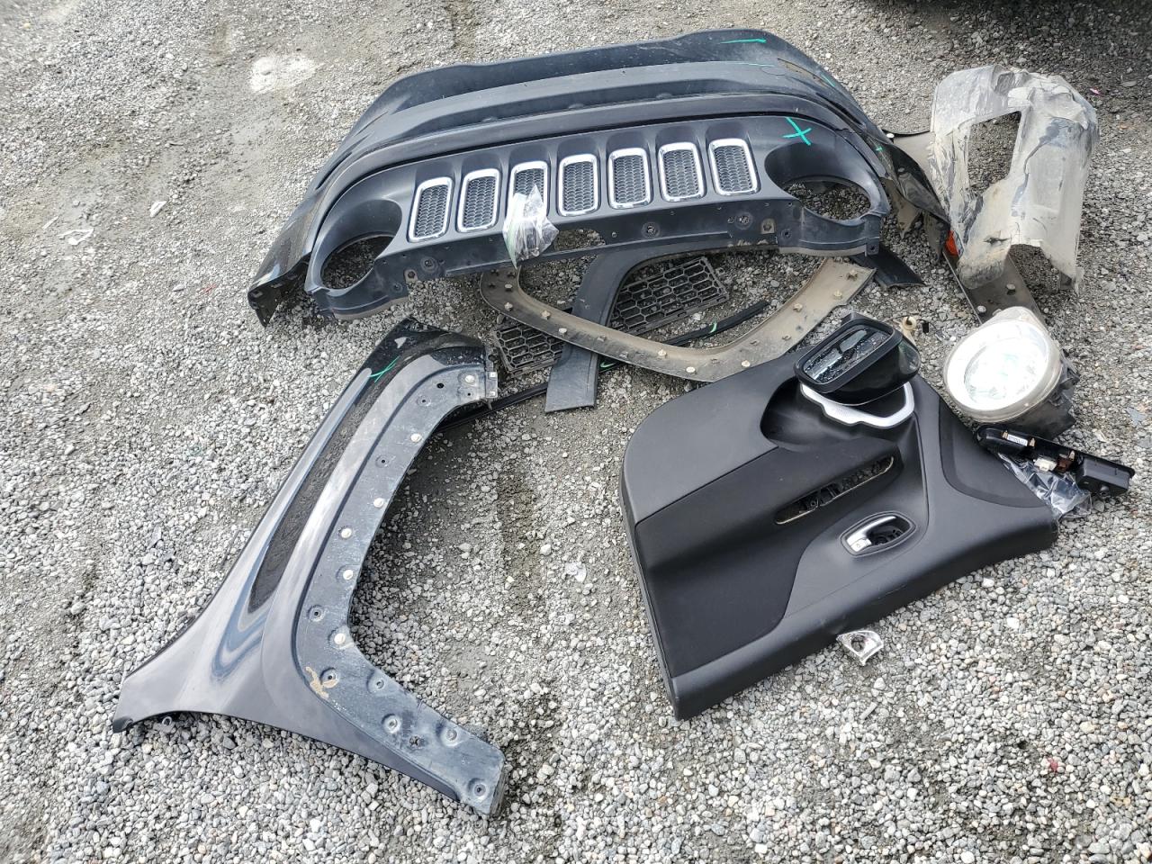2018 Jeep Renegade VIN ZACCJABB5JPJ05057 Copart auction photo, front end / side damage thumbnail 13