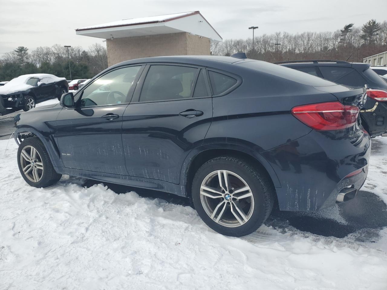 2018 BMW X6 VIN 5UXKU2C54J0Z62687 Copart auction photo, front end damage thumbnail 2