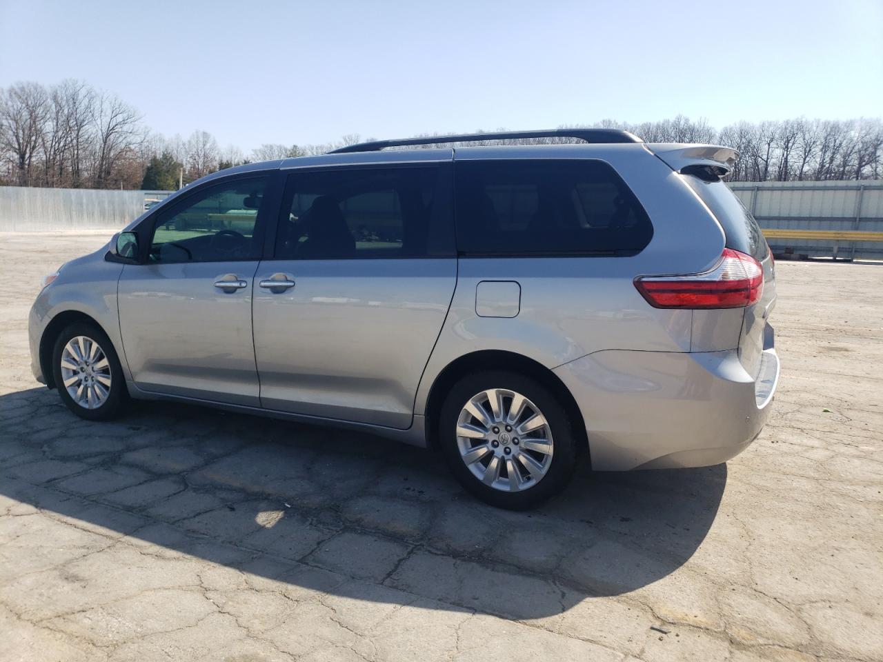 2015 Toyota Sienna VIN 5TDDK3DC0FS110893 Copart auction photo, minor dent/scratches damage thumbnail 2