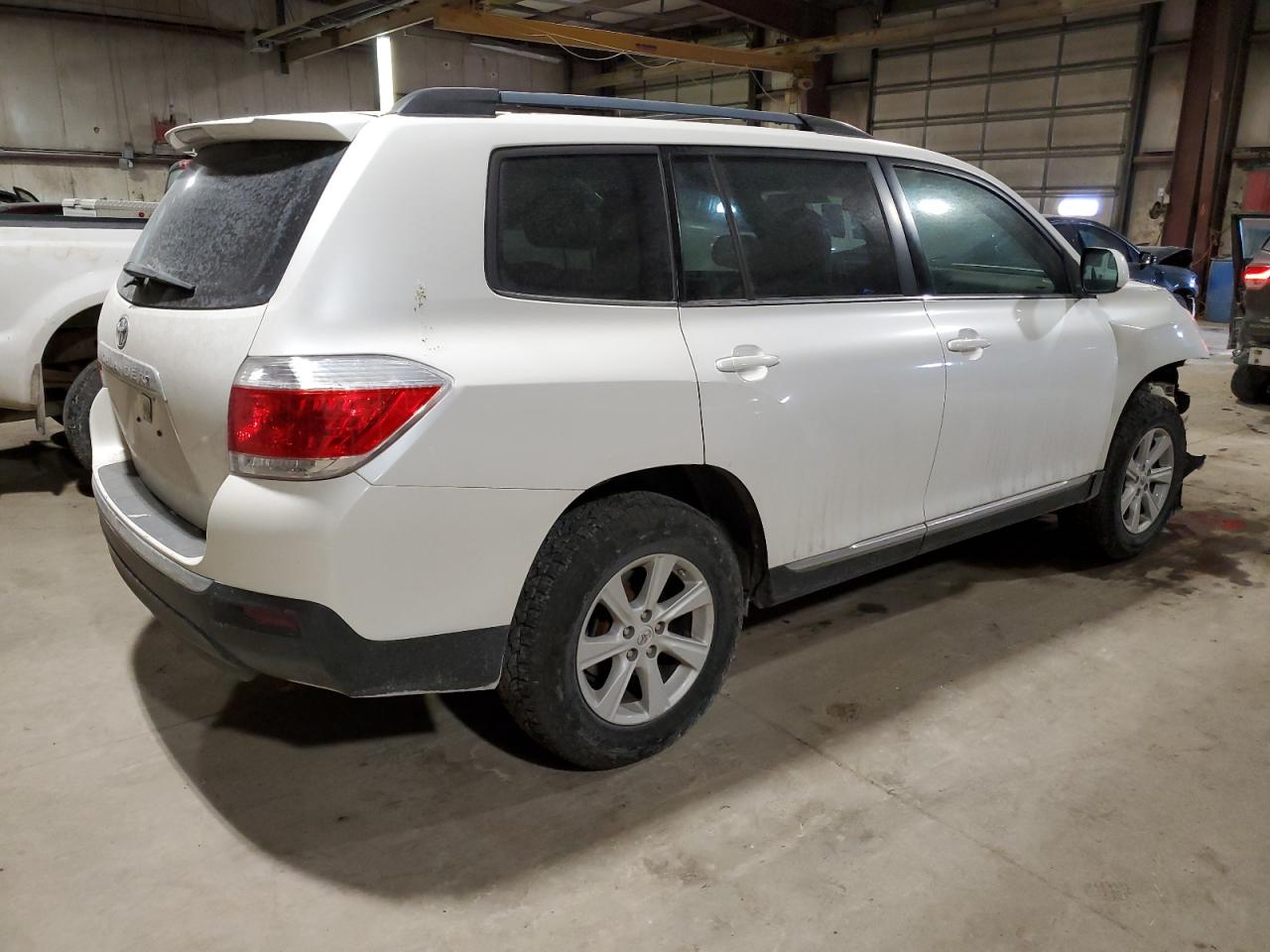 2013 Toyota Highlander VIN 5TDZA3EH0DS035127 Copart auction photo, front end / minor dent/scratches damage thumbnail 3
