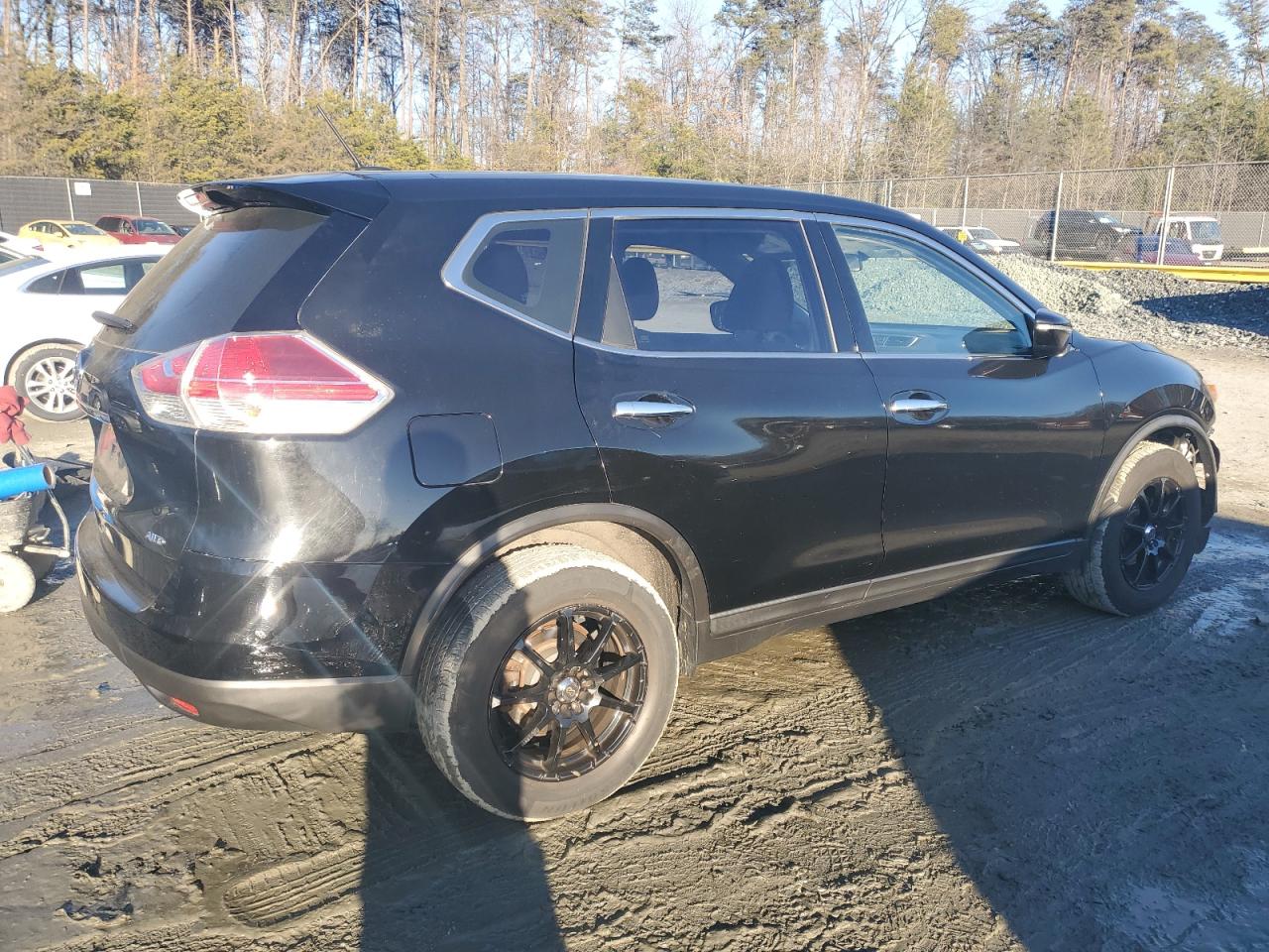2015 Nissan Rogue VIN KNMAT2MVXFP567877 Copart auction photo, front end damage thumbnail 3