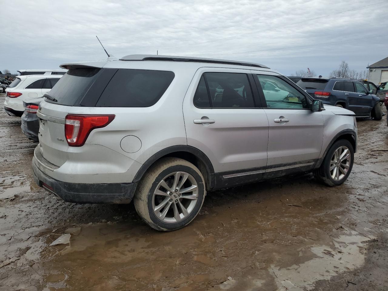 2018 Ford Explorer VIN 1FM5K8D80JGB41878 Copart auction photo, front end / minor dent/scratches damage thumbnail 3