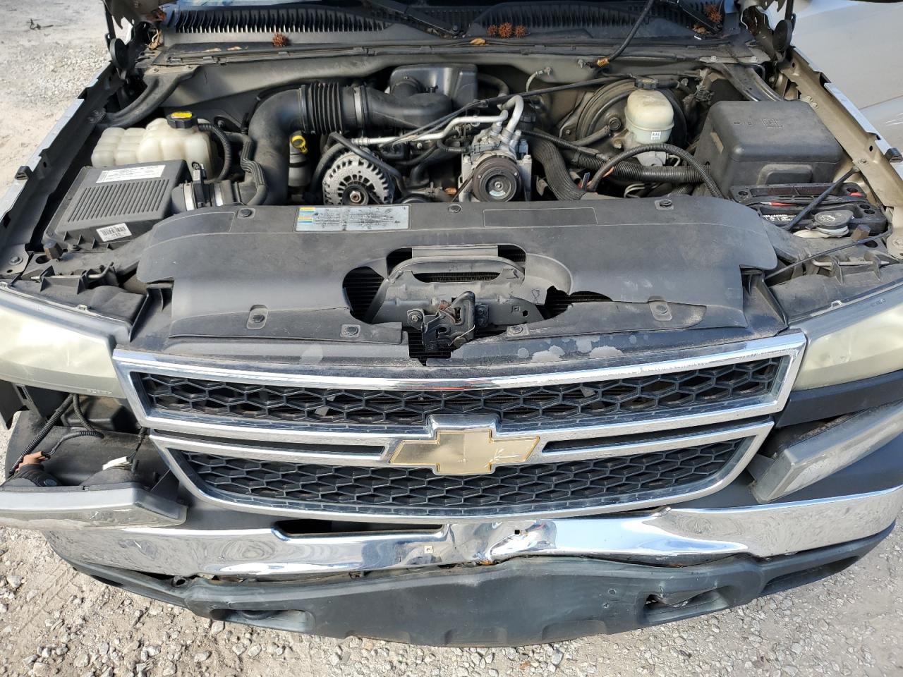 2007 Chevrolet Silverado VIN 1GCEC14X27Z187676 Copart auction photo, front end / side damage thumbnail 11