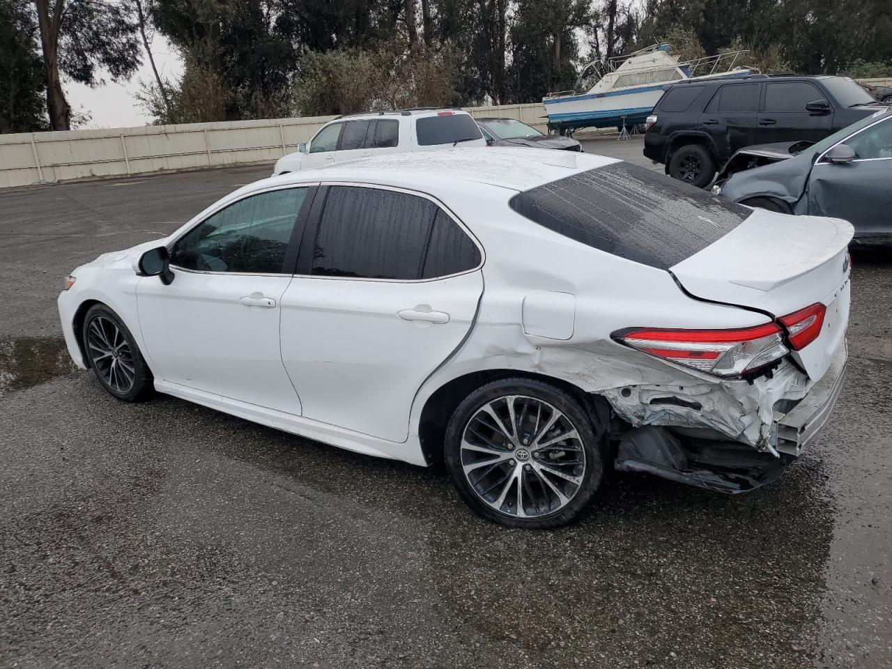 2020 Toyota Camry VIN 4T1G11AKXLU962140 Copart auction photo, rear end / minor dent/scratches damage thumbnail 2