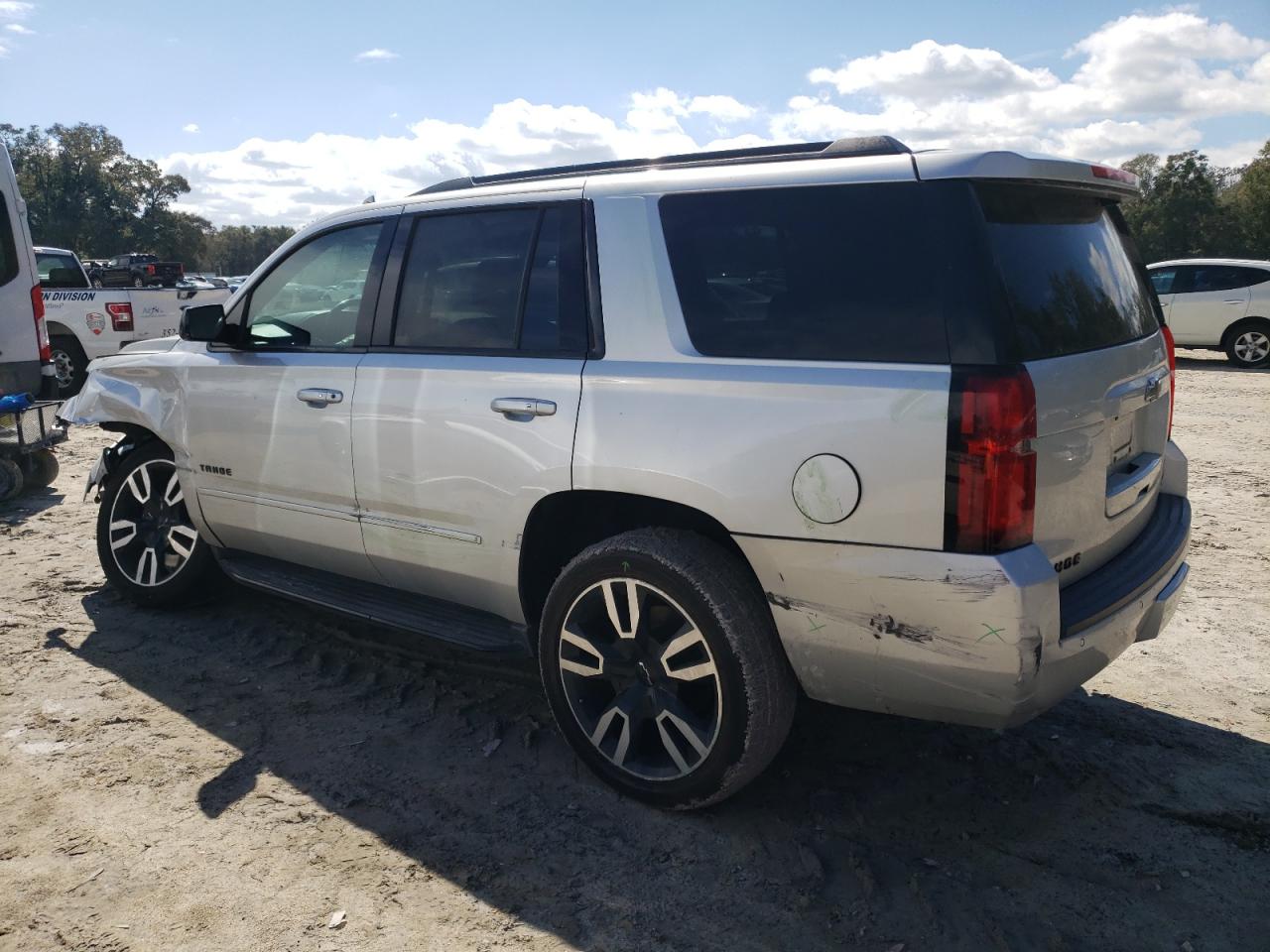 2018 Chevrolet Tahoe VIN 1GNSKCKJ3JR218268 Copart auction photo, front end / side damage thumbnail 2