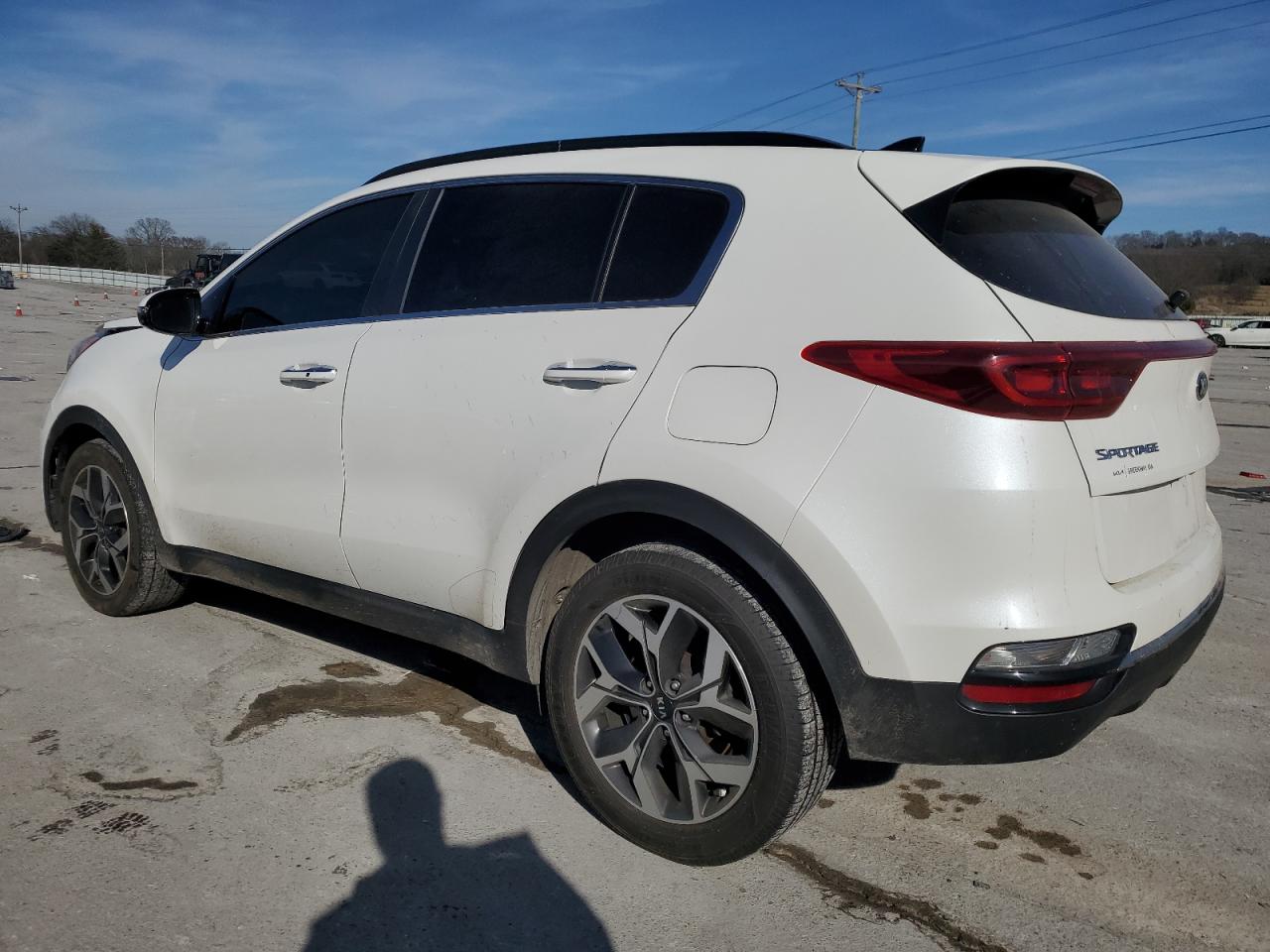 2020 KIA Sportage VIN KNDPN3AC2L7779956 Copart auction photo, front end / minor dent/scratches damage thumbnail 2