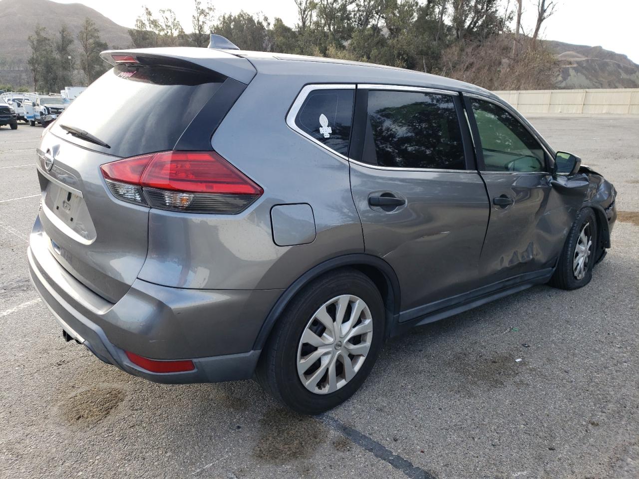2017 Nissan Rogue VIN KNMAT2MT3HP568970 Copart auction photo, front end / side damage thumbnail 3