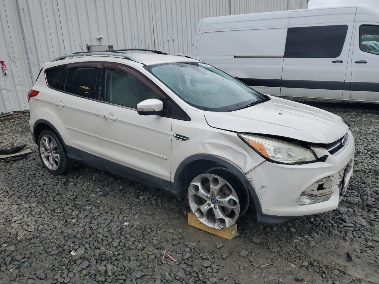 2014 Ford Escape VIN 1FMCU9J98EUB37993 Copart auction photo, front end damage thumbnail 4