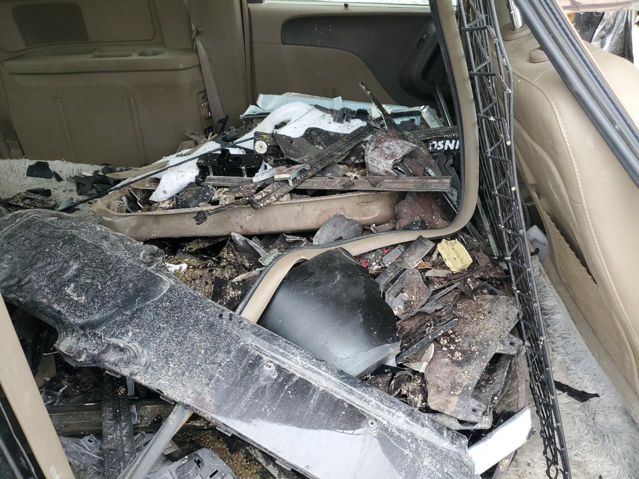 2015 Chrysler Town & Country VIN 2C4RC1BG9FR571693 Copart auction photo, front end / side damage thumbnail 14