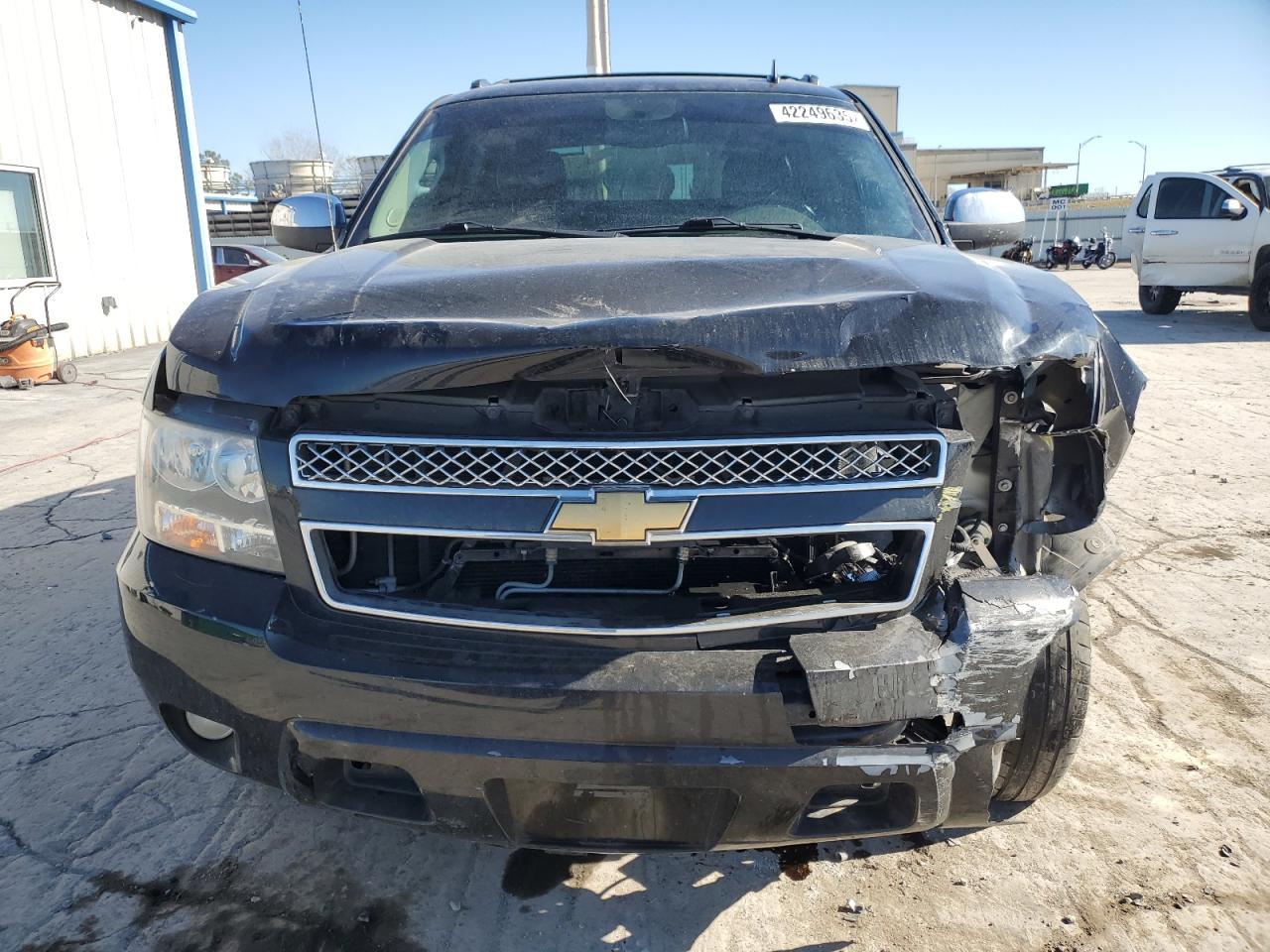 2013 Chevrolet Avalanche VIN 3GNMCFE02DG353160 Copart auction photo, front end / minor dent/scratches damage thumbnail 5