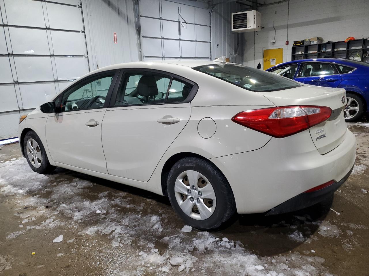 2015 KIA Forte VIN KNAFK4A64F5291416 Copart auction photo, minor dent/scratches damage thumbnail 2