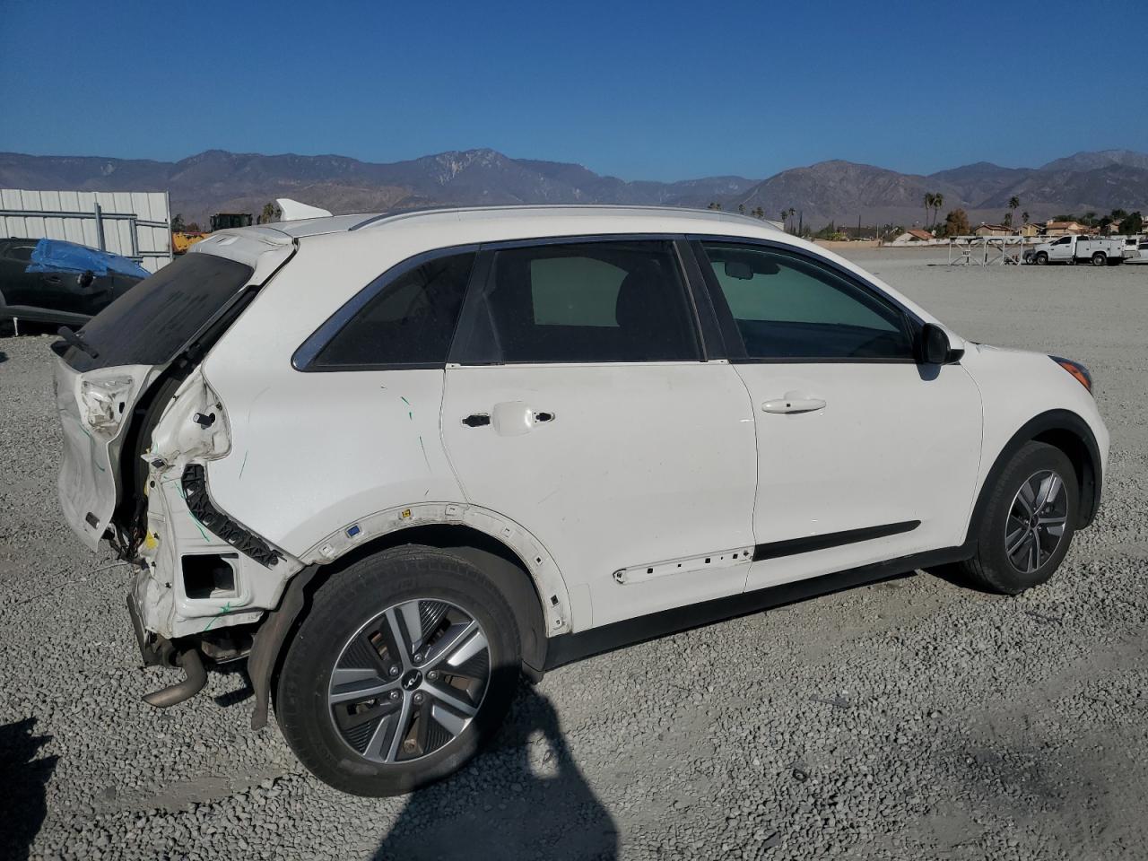 2022 KIA Niro VIN KNDCB3LC4N5547877 Copart auction photo, all over damage thumbnail 3