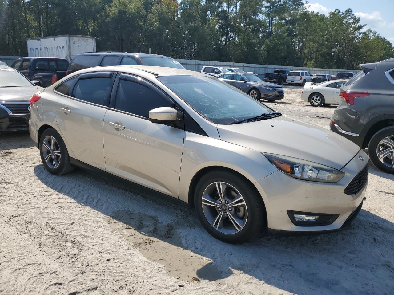 2018 Ford Focus VIN 1FADP3FE1JL319690 Copart auction photo, minor dent/scratches damage thumbnail 4