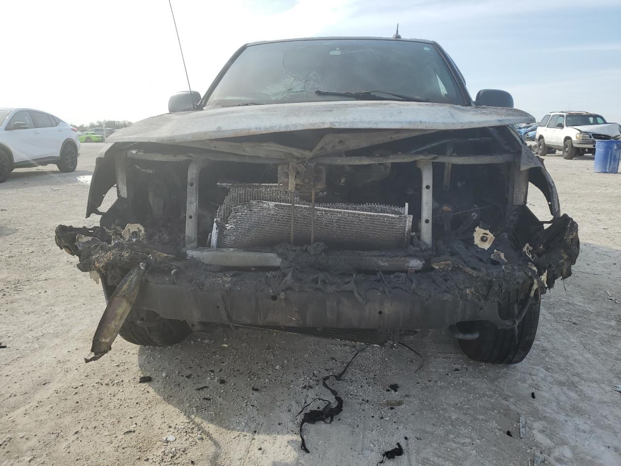 2005 Chevrolet TrailBlazer VIN 1GNDT13S952389039 Copart auction photo, burn - engine / front end damage thumbnail 5