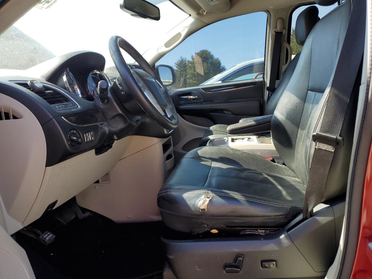 2013 Chrysler Town & Country VIN 2C4RC1BG6DR650770 Copart auction photo, front end / minor dent/scratches damage thumbnail 7