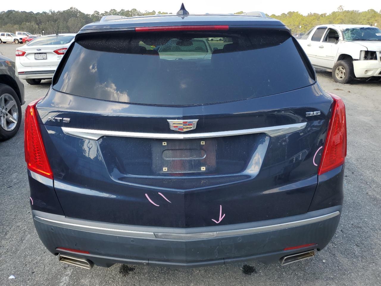 2017 Cadillac XT5 VIN 1GYKNBRS5HZ175548 Copart auction photo, side / front end damage thumbnail 6