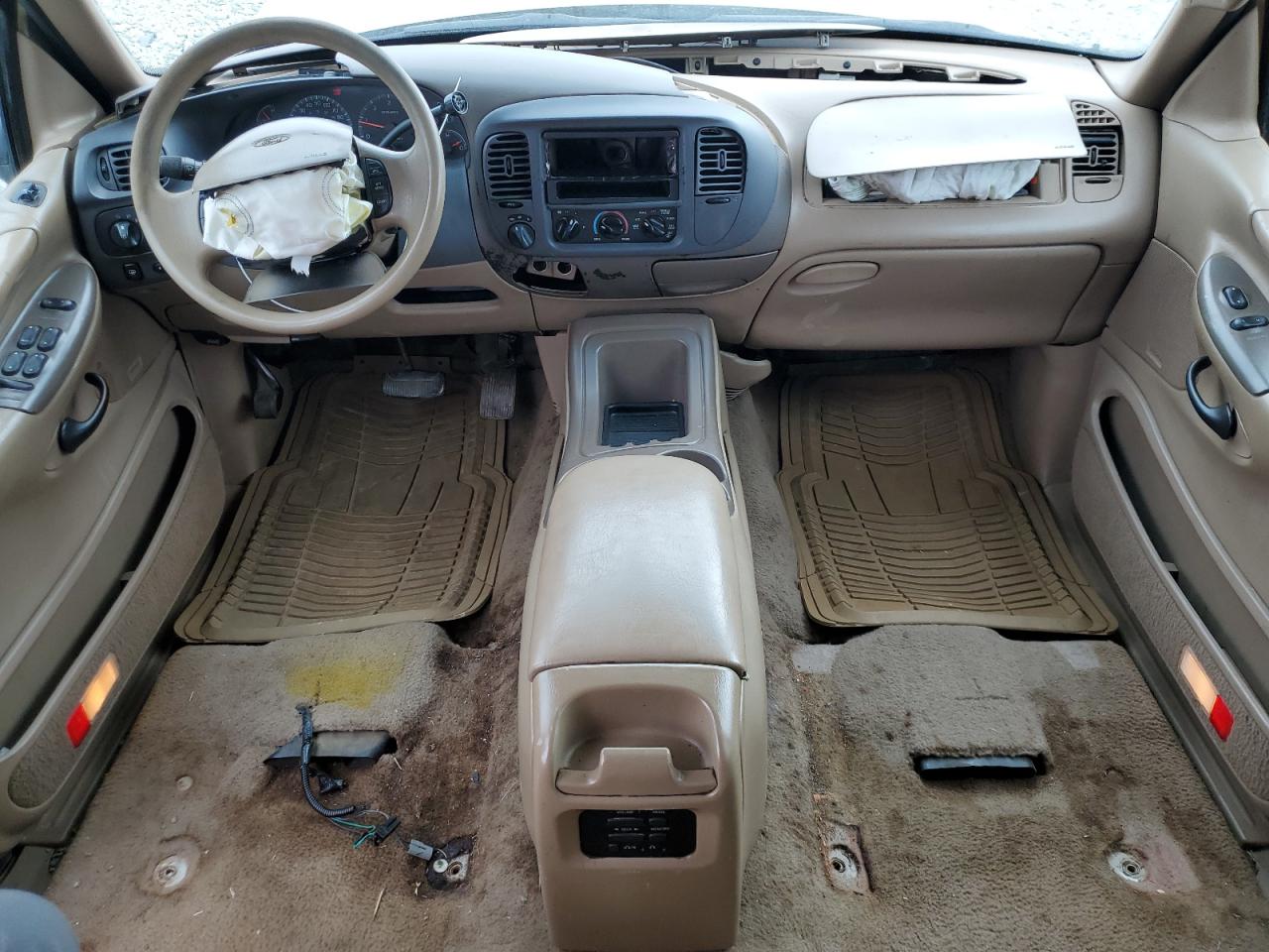 1999 Ford Expedition VIN 1FMPU18L0XLA54345 Copart auction photo, front end / minor dent/scratches damage thumbnail 8